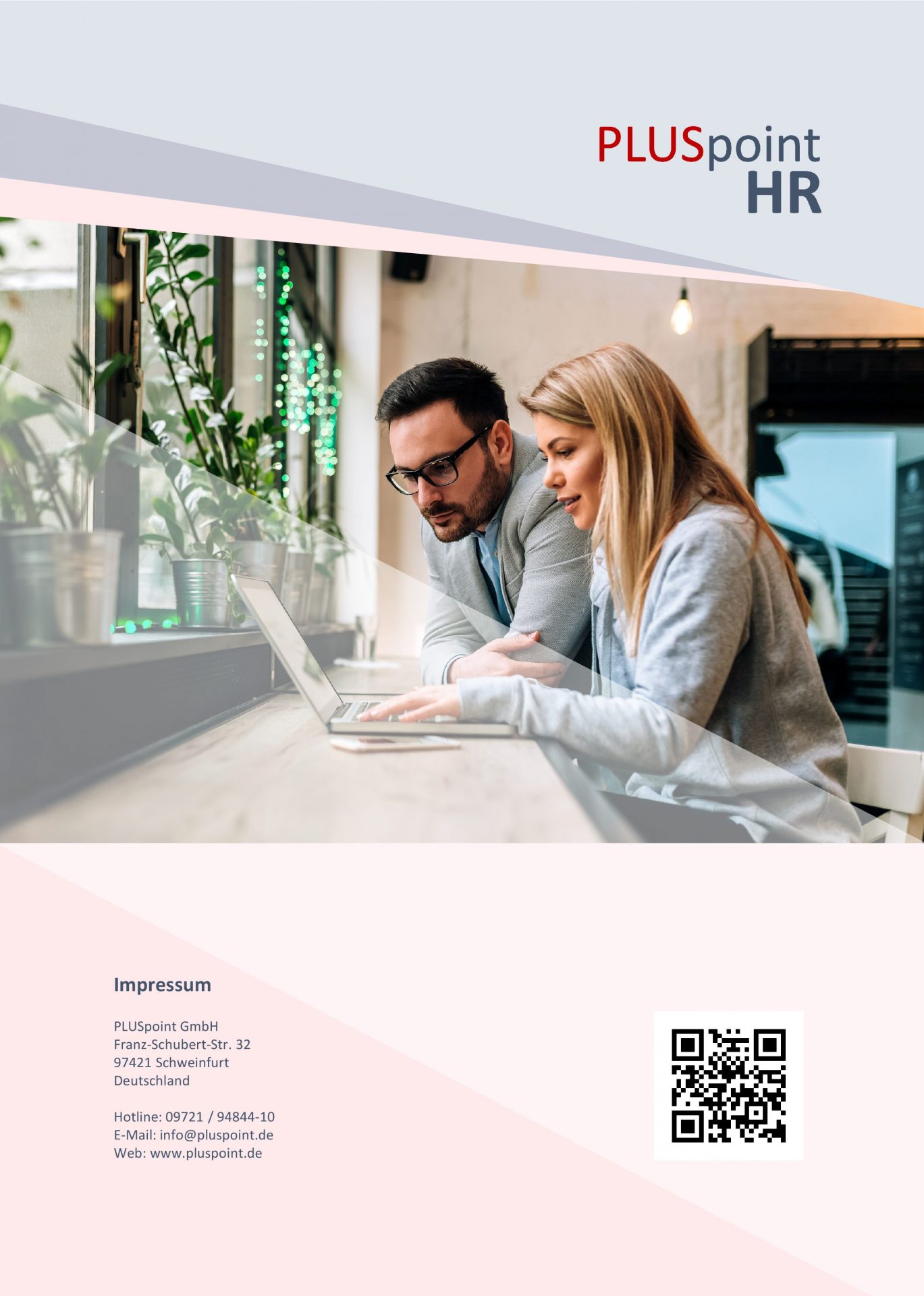 Rückseite der PLUSpoint HR-Software-Broschüre mit Impressum, QR-Code und Kontaktinformationen